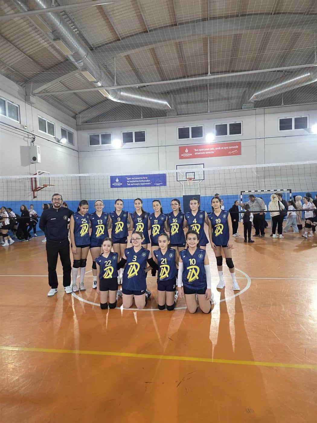 İDA Voleybol takım fotoğrafı
